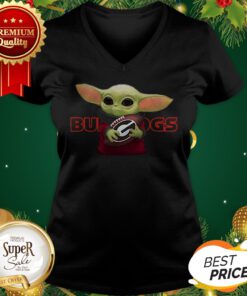 Baby Yoda Hug Georgia Bulldogs Star Wars Mandalorian V-neck