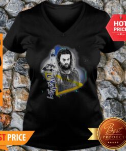 Official Aquaman Movie Heir Of The Seven Seas V-Neck