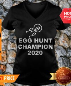 Official Egg Hunt Champion 2020 Easter Couple V-neck