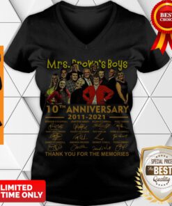 Mrs.Brown’s Boys 10th Anniversary 2011 2021 Thank You For The Memories Signatures V-neck
