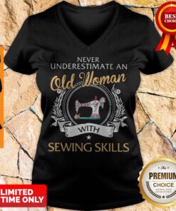 Nice Never Underestimate An Old Woman With Sewing Skills V-neck