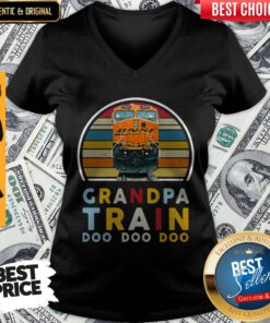 Top BNSF 7547 Grumpy Train Doo Doo Doo Vintage V-neck