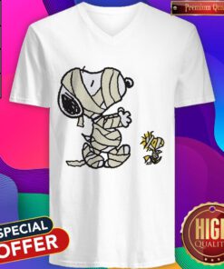 Cute Snoopy And Woodstock Mummies V-neck