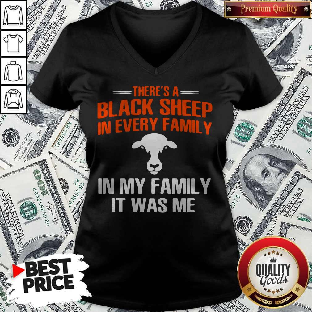 Cow There’s A Black Sheep In Every Family In My Family It Was Me Shirt - Image 2