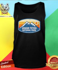 Grand Teton National Park Wyoming Retro Distressed Souvenir Tank Top - Design By Teeshirtbear.com