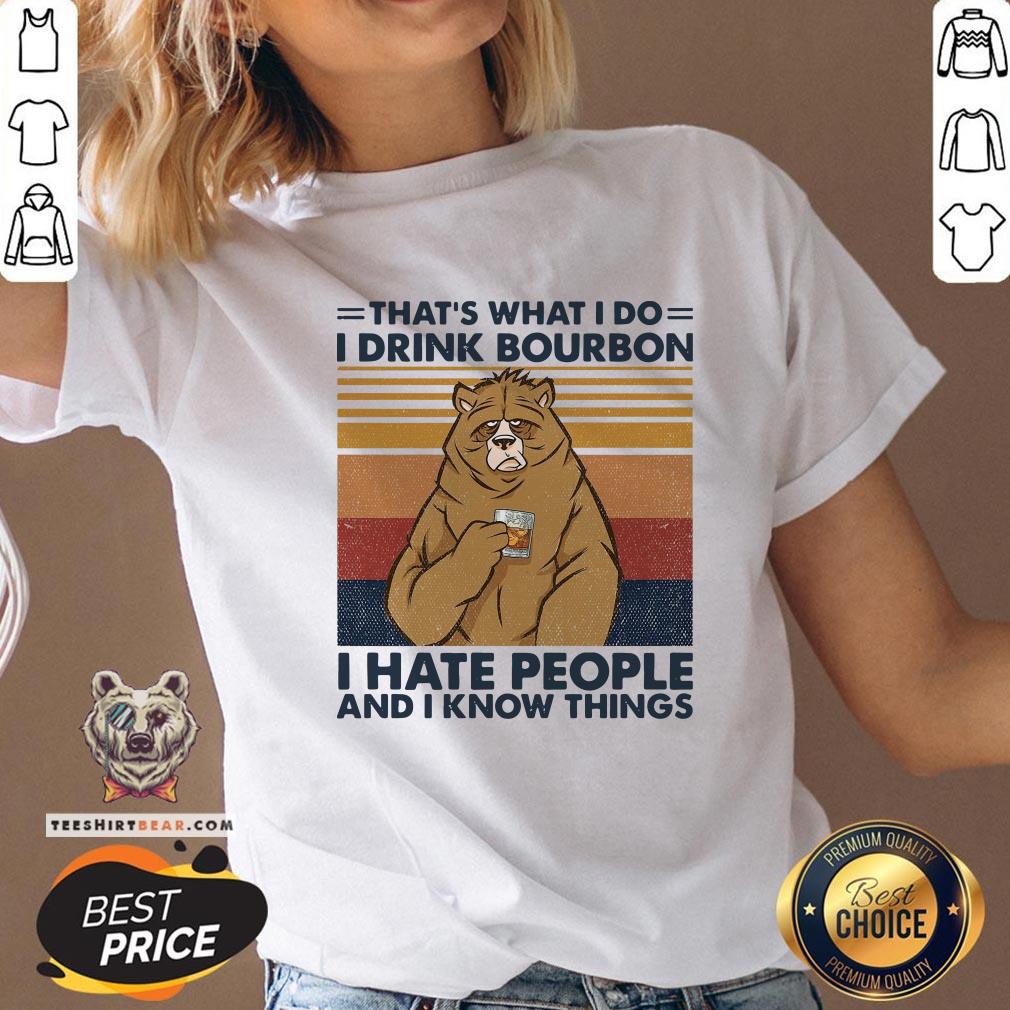 Hot That’s What I Do I Drink Bourbon I Hate People And I Know Things V-neck - Design By Teeshirtbear.com Hot That’s What I Do I Drink Bourbon I Hate People And I Know Things V-neck - Design By Teeshirtbear.com