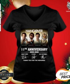 Hot The Hangover 11th Anniversary Thank You For The Memories Signatures V-neck - Design By Teeshirtbear.com