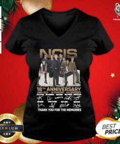 Top NCIS 18 Years Of 2003 2021 18 Seasons 414 Episodes Thank You For The Memories Signatures V-neck - Design By Teeshirtbear.com
