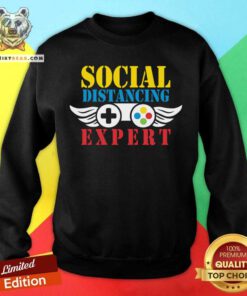Social Distancing Expert Gaming Funny Vintage Video Gamer Gift Sweatshirt - Design By Teeshirtbear.com