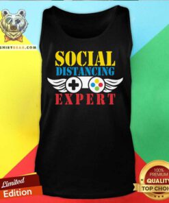 Social Distancing Expert Gaming Funny Vintage Video Gamer Gift Tank Top - Design By Teeshirtbear.com