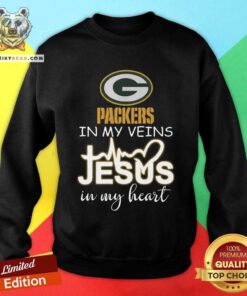 Green Bay Packers In My Veins Jesus In My Heart Sweatshirt - Design By Teeshirtbear.com