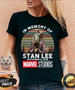 In Memory Of Stan Lee November 12 2018 Marvel Studios Signature Vintage V-neck - Design By Teeshirtbear.com