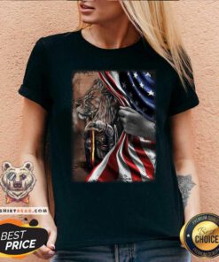 Knight And Lion Behind American Flag V-neck