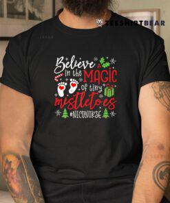 NICU Nurse Believin Magic Of Tiny Mistletoe Christmas Shirt