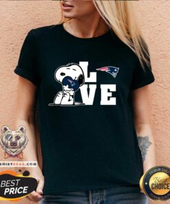 Snoopy Love New England Patriots v-neck