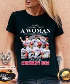 Awesome A Woman Understands Baseball And Loves Cincinnati Reds V-neck