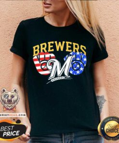 Pretty Milwaukee Brewers America Flags Celebrating 4th Of July V-neck