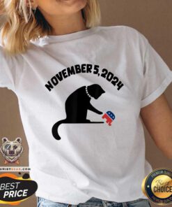 Top Childless Cat Ladies For Kamala Cat With Pearls Elephant V-neck