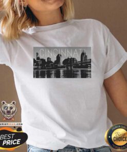 Hot Classic Cincinnati Postcard V-neck