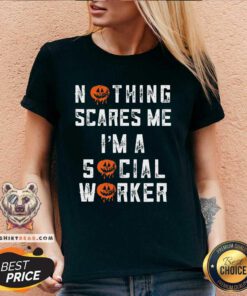 Official Halloween Nothing Scares Me Im A Social Worker V-neck