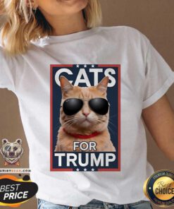 Original They're Eating The Pets Cats For Trump V-neck