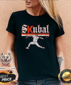 Nice Tarik Skubal Ace Pose V-neck
