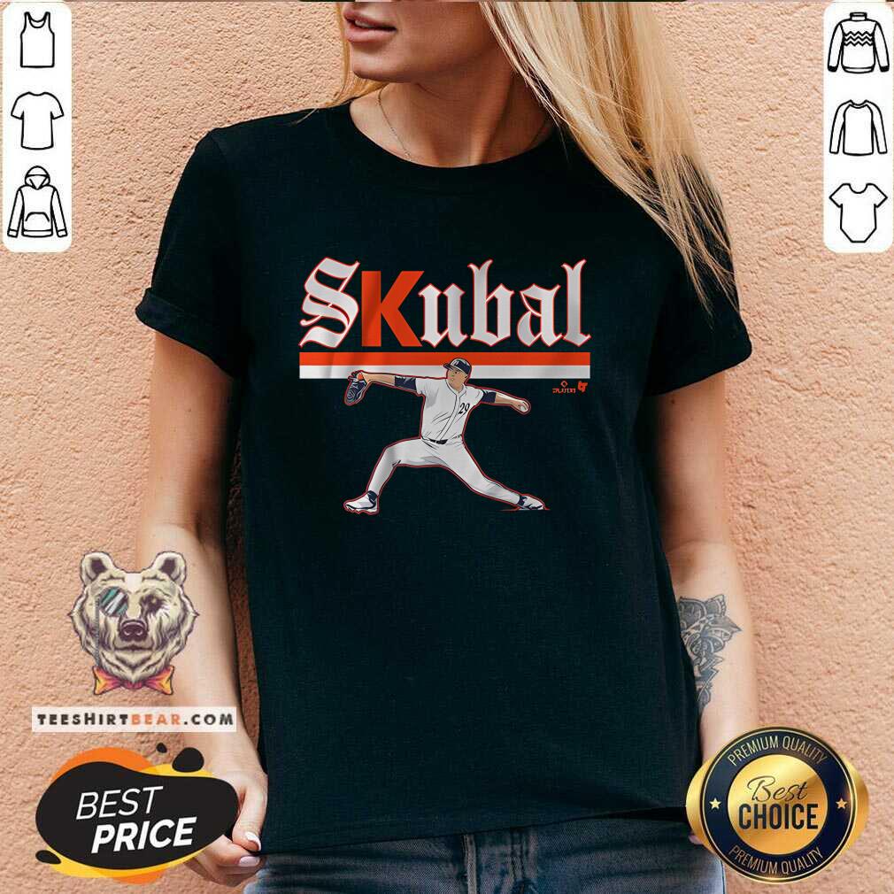 Nice Tarik Skubal Ace Pose V-neck