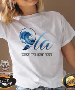 Premium Comma La Catch The Blue Wave Vote Kamala President V-neck