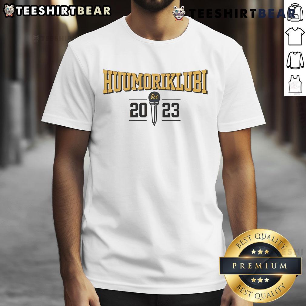 Alt Text: Official Ari Matti proudly wearing a Huumoriklubi Est 2023 T-Shirt, showcasing a vibrant and stylish design.