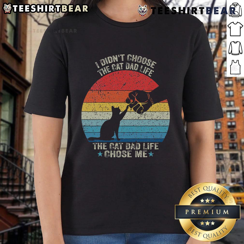 Retro vintage sunset tee for cat dads, perfect for Father's Day celebrations with a stylish and playful design.