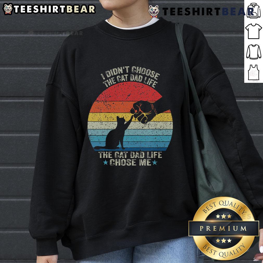 Retro vintage sweatshirt for cat dads featuring a sunset design, perfect for Father's Day gifts.