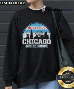 Vintage sweatshirt featuring Chicago house music design, perfect for music lovers and retro fashion enthusiasts.