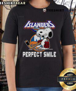 Premium NHL New York Islanders Snoopy Perfect Smile tee for ladies featuring Peanuts Movie design, perfect for hockey fans.