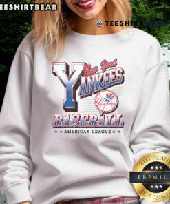 Pretty retro vintage Yankees baseball sweatshirt featuring American League logo, perfect for sports fans and collectors.