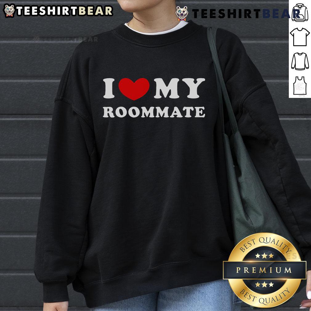 Cozy 'I Love My Roommate' sweatshirt in pastel colors, perfect for expressing friendship and comfort in style.