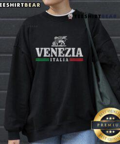 Vintage Venice Italy souvenir sweatshirt featuring the Italian flag, perfect for travel enthusiasts and fashion lovers.
