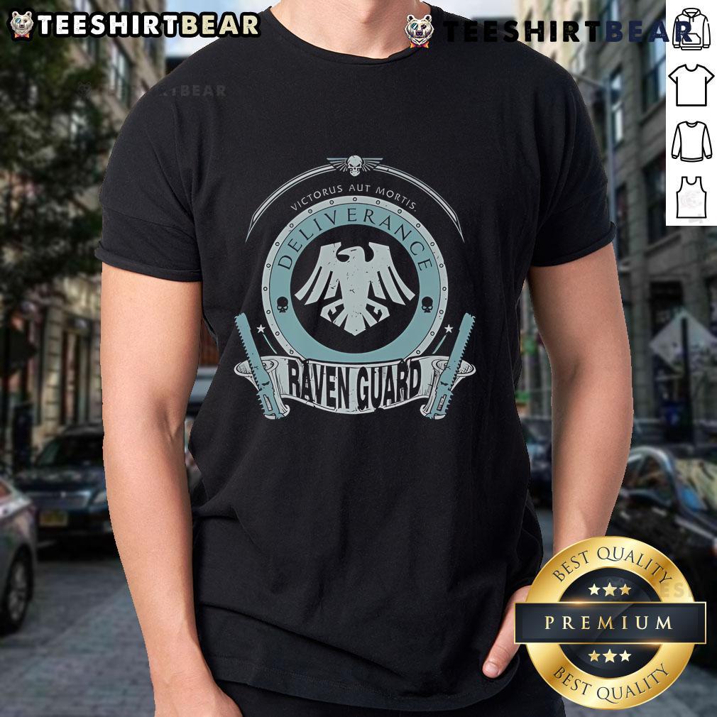 Top Victorus Aut Mortis Deliverance Raven Guard T-Shirt featuring a striking graphic design for Warhammer 40K fans.