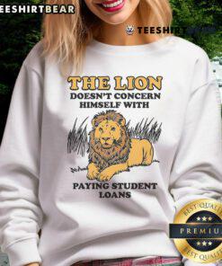 Funny lion graphic on a sweatshirt, captioned 'Doesn't Concern Himself With Paying Student Loans,' perfect for casual wear.