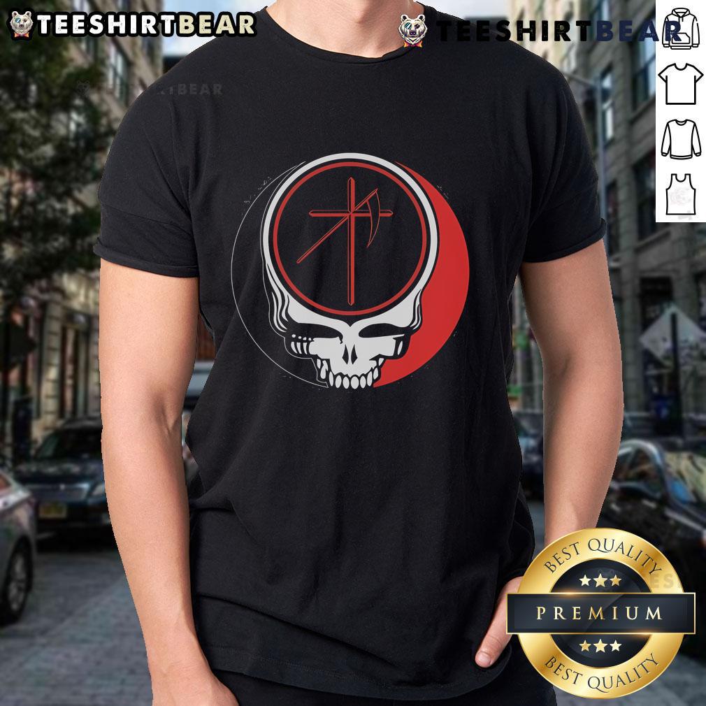 Top Uniform Dead Skull T-Shirt featuring a striking skull graphic, perfect for edgy streetwear and casual fashion.