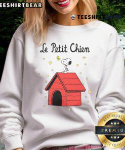Cute Le Petit Chien Snoopy sweatshirt featuring an adorable Snoopy design on soft fabric, perfect for dog lovers.