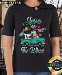 Top Jesus Take The Wheel Philadelphia Eagles Snoopy driving in a car on ladies tee shirt design.