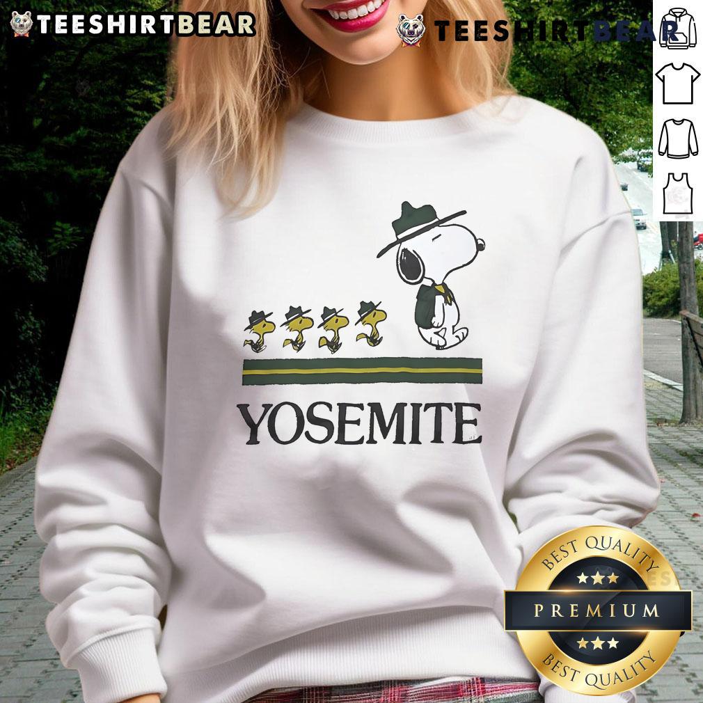 Alt Text: Vintage Happy Snoopy Yosemite sweatshirt featuring a cheerful Snoopy graphic against a classic backdrop.