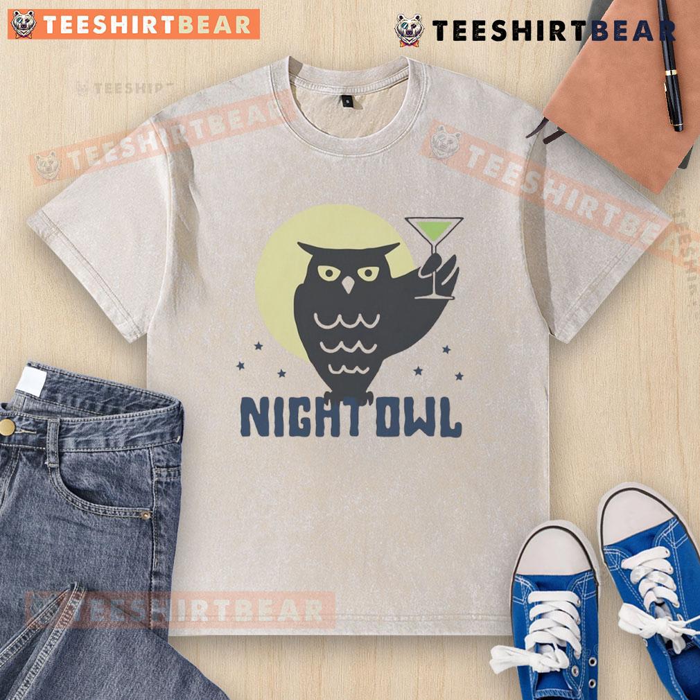 Top Night Owl Cocktail washed t-shirt in soft cotton, featuring a vibrant graphic design perfect for night owls.