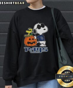 Awesome Snoopy Tampa Bay Rays MLB Halloween pumpkin sweatshirt featuring Peanuts cartoon design for 2025.
