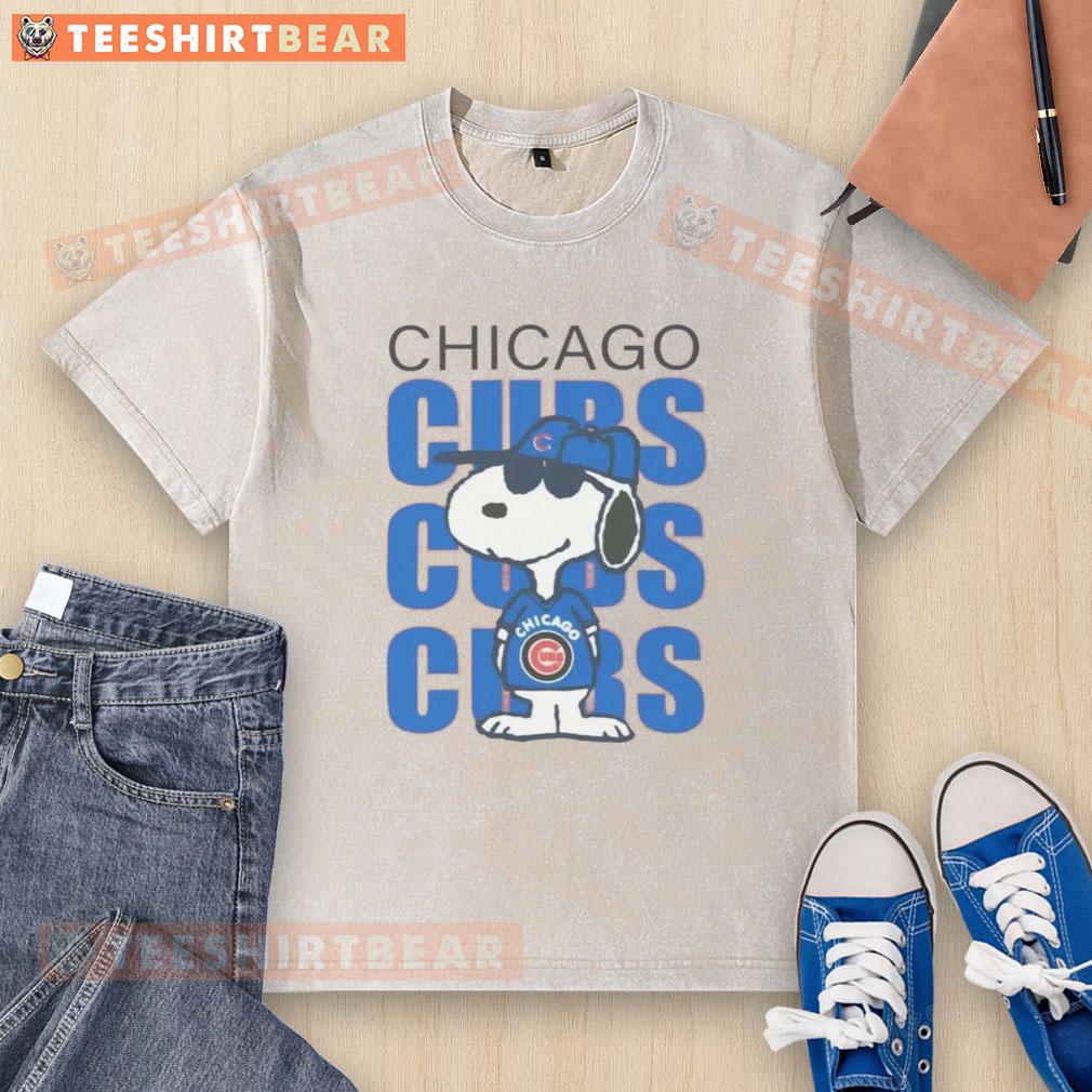 Alt Text: Pretty Carousell Chicago Cubs Snoopy washed t-shirt featuring Snoopy in Cubs gear, perfect for baseball fans.
