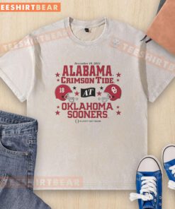 Alt Text: Premium Oklahoma Sooners vs Alabama Crimson Tide 2025 CFP first round matchup helmet washed t-shirt design.