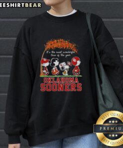 Premium Oklahoma Sooners X Peanuts Snoopy and Friends autumn sweatshirt celebrating the most wonderful time of the year.