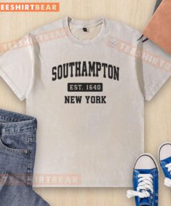 Top Southampton New York Est. 1940 washed t-shirt featuring a vintage design in soft cotton fabric.