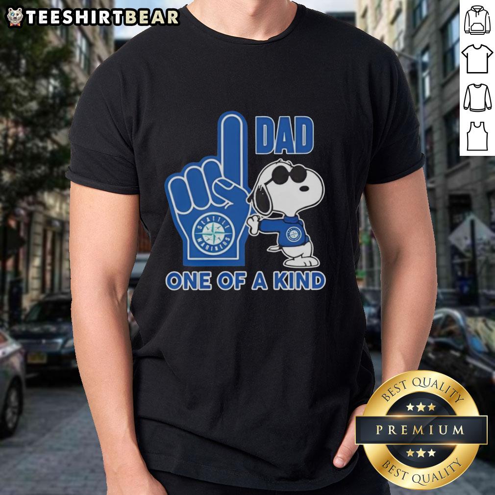 Awesome Snoopy Seattle Mariners Dad t-shirt featuring a unique design celebrating fathers and baseball fans.