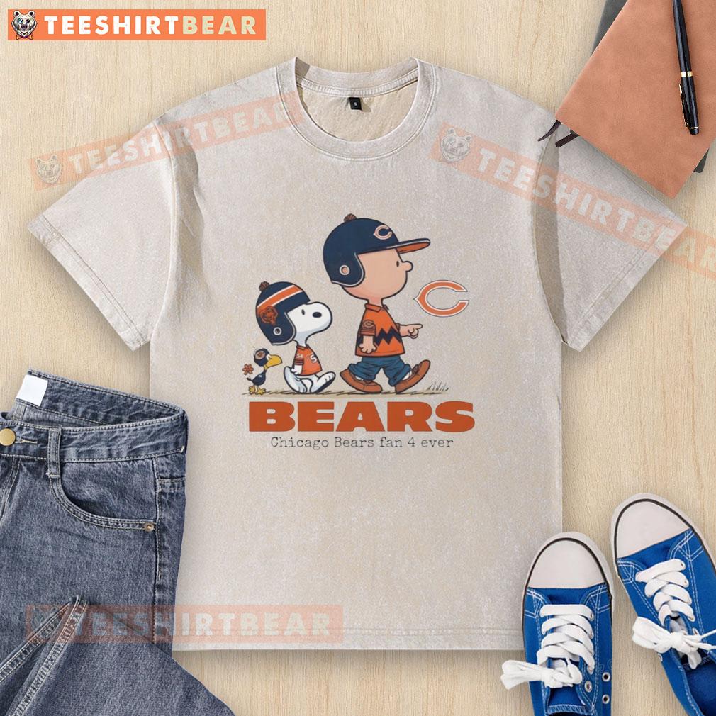 Good Snoopy vs Charlie Brown Chicago Bears Fan 4 Ever washed t-shirt featuring Snoopy in Bears gear, perfect for fans.